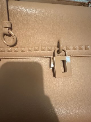 Bolso Steve Madden Marrón con Tachuelas Doradas