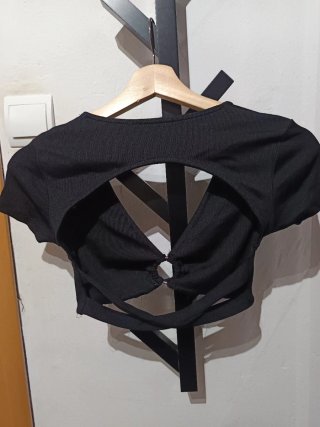 Top Bershka negro espalda descubierta talla S