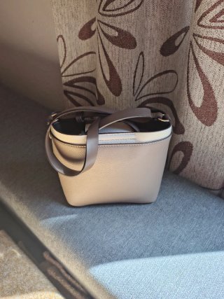 Bolso bandolera beige y marrón