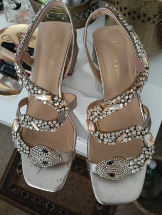 Sandalias doradas con pedrería Talla 40