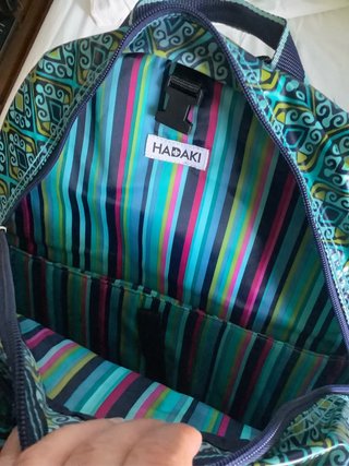 Mochila impermeable con múltiples compartimentos