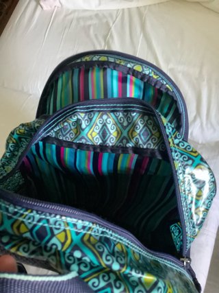 Mochila impermeable con múltiples compartimentos