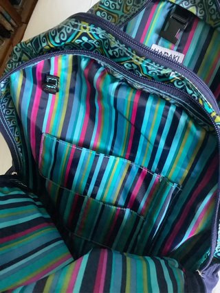 Mochila impermeable con múltiples compartimentos