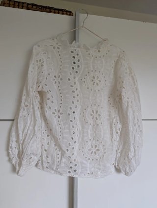 Blusa Shein bordada blanca