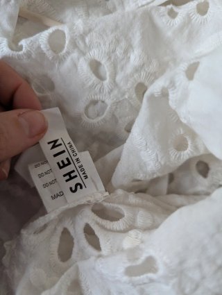 Blusa Shein bordada blanca