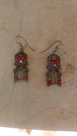 Pendientes plata envejecida con piedras rojas