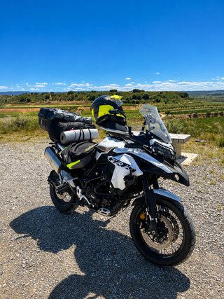 BENELLI TRK 502X 2022 — MUY CUIDADA — EXTRAS