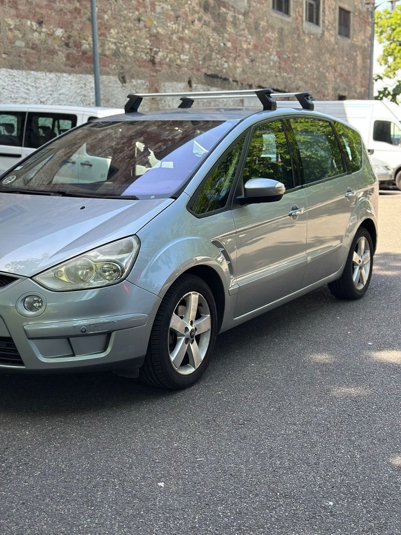 Ford S-MAX 2010 - foto 1