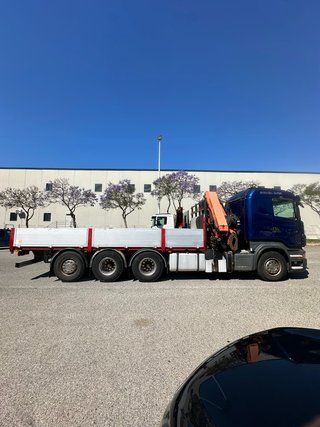 Camión Scania con Grúa