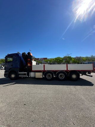 Camión Scania con Grúa