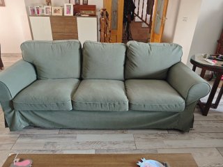 Sofá verde de tela Es totalmente desenfundable