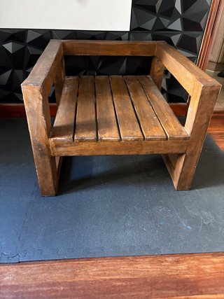 Sillón de madera para jardín