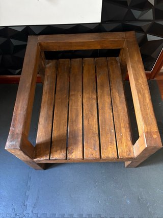 Sillón de madera para jardín