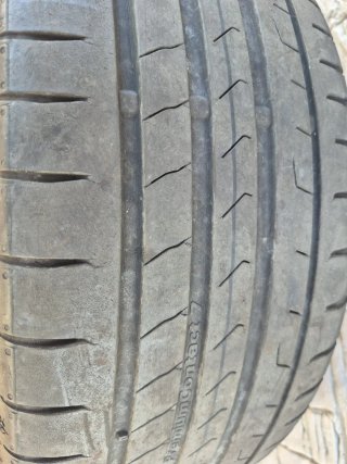 4 Neumáticos 225/45 R18 160 € / 40 € / cada uno.