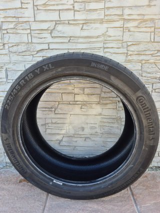 4 Neumáticos 225/45 R18 160 € / 40 € / cada uno.