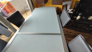 Mesa Comedor Cristal Metal con cuatro sillas