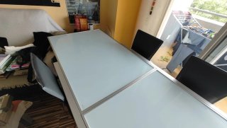 Mesa Comedor Cristal Metal con cuatro sillas