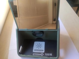 Proyector para móvil. Se pone el movil dentro.