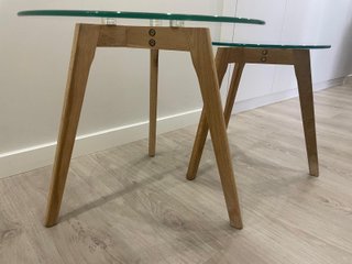 Mesas auxiliares madera y cristal