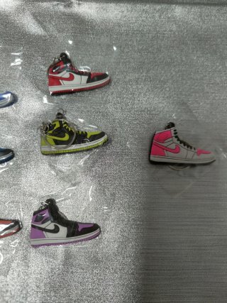 Lote 10 Llaveros Nike multicolor