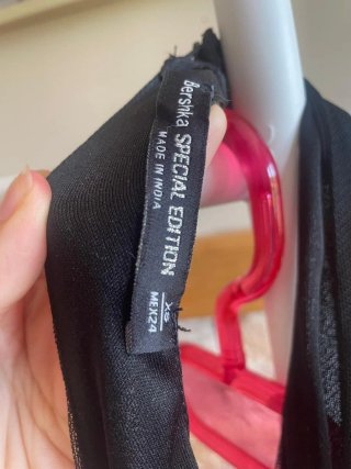 Vestido Bershka negro con pedrería