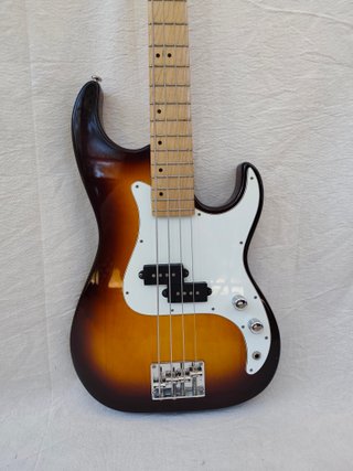 Bajo eléctrico 4 cuerdas sunburst - Corsair