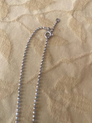 Cadena de bolitas de plata