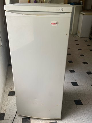 Congelador vertical blanco