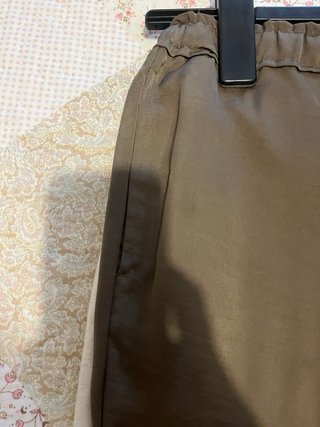 Pantalón de verano verde con bolsillos