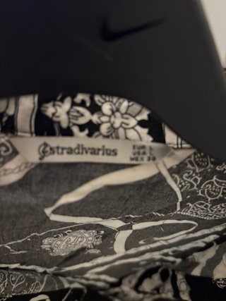 Camisa estampada negra y blanca