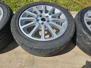 Llantas 17 pulgadas con neumáticos para clio sport
