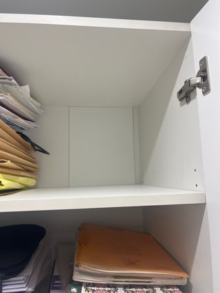 Armario lacado blanco con librería