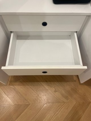 Armario lacado blanco con librería