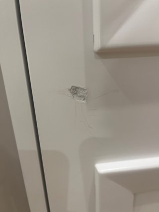 Armario lacado blanco con librería