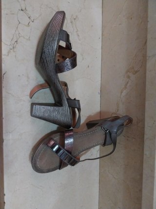 Sandalias grises y plateadas talla 38