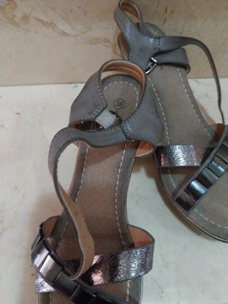 Sandalias grises y plateadas talla 38