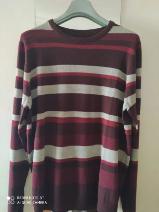 Jersey de rayas marrón y rojo, A ESTRENAR