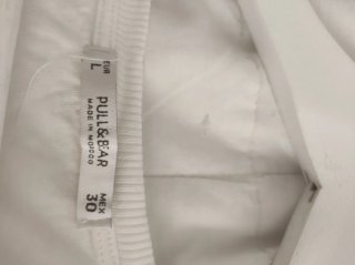 Camiseta blanca con adornos