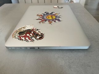 MacBook Pro 2016 + Cargador Apple + Funda