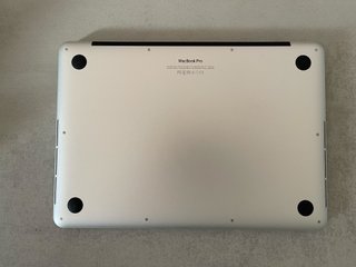 MacBook Pro 2016 + Cargador Apple + Funda