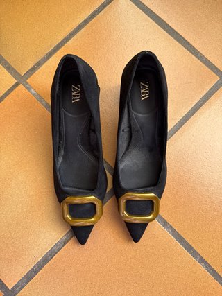 Zapatos Zara ante hebilla dorada