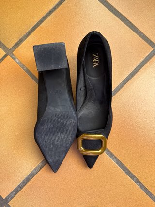 Zapatos Zara ante hebilla dorada