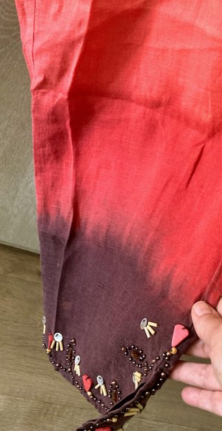 Pantalón capri degradado con abalorios