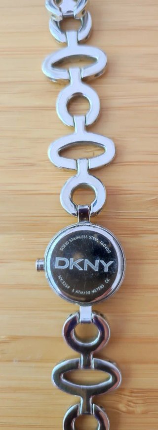 LOTE 6 RELOJES MUJER – DKNY, Kenzo, D&G, etcétera