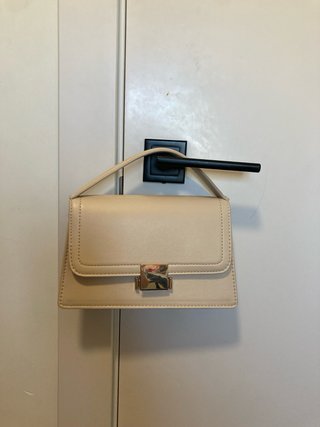 Bolso Stradivarius beige