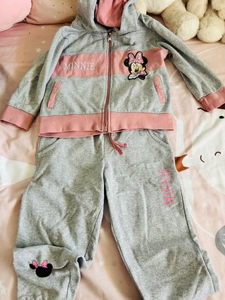 Chándal Minnie Mouse gris y rosa 4 años