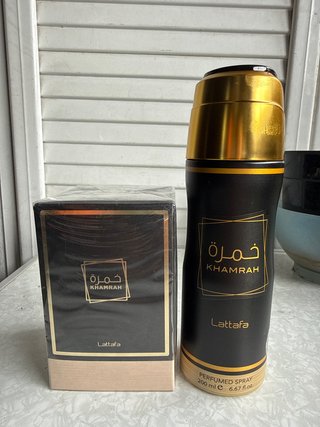 Lattafa Khamrah Perfume Spray Negro y Dorado