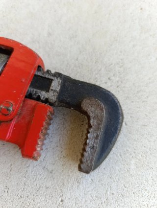 Llave Stilson 12" Roja