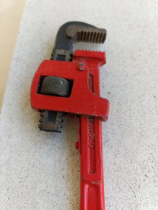 Llave Stilson 12" Roja