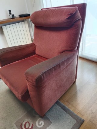 Sillón de tela rojo
